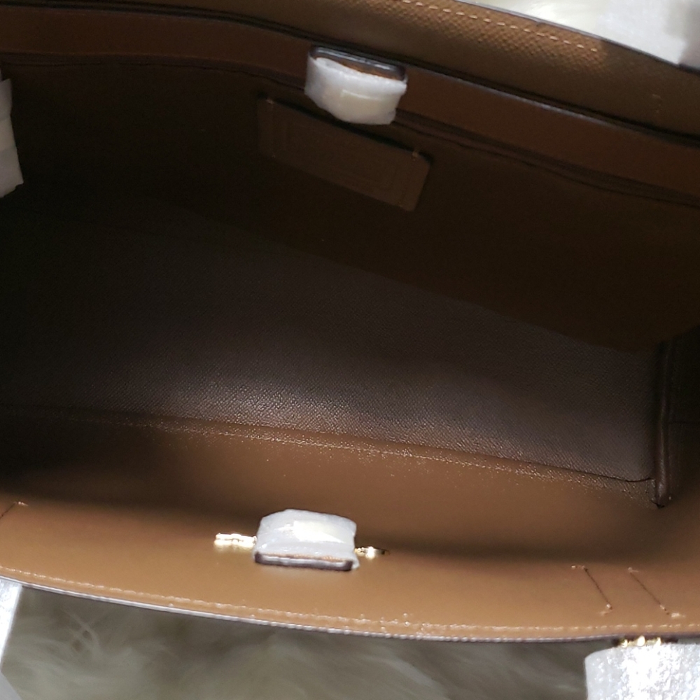 Designer Handbag - Picture 8 of 11